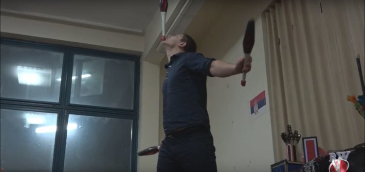 GO Crveni Krst podelila garderobu ugroženim porodicama