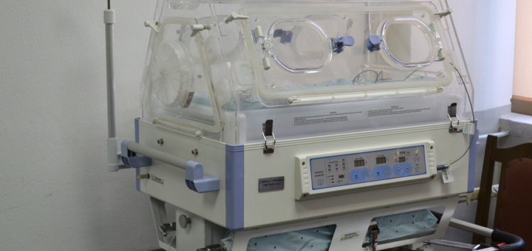 JOŠ JEDNA DONACIJA ZA MALE PACIJENTE U NIŠKOM KC- KOMPANIJA „TAMI TRADE“ POKLONILA DVA MOBILNA INKUBATORA