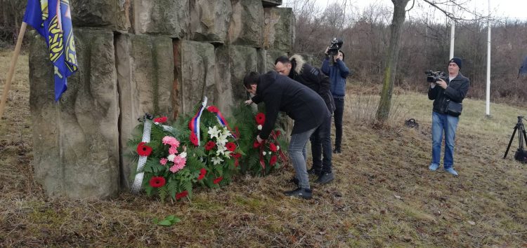 Romsko Studentsko Udruženje položilo vence u Arapovoj dolini u Leskovcu