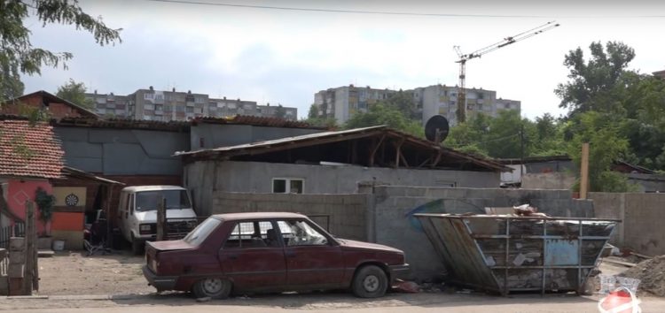 Koliko su stanovnici naselja Crvena zvezda ukljućeni u proces raseljavanja?